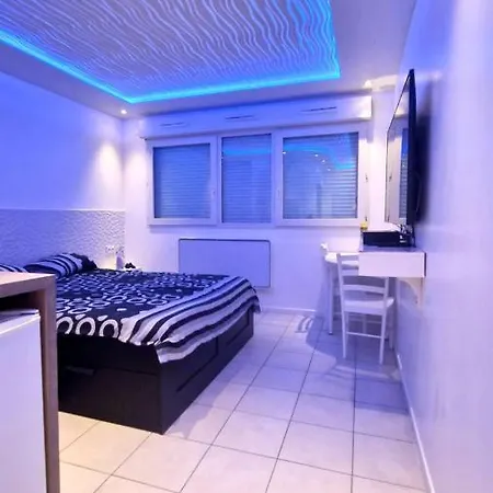 Centre Meuble Avec Jacuzzi Lägenhet Bron
