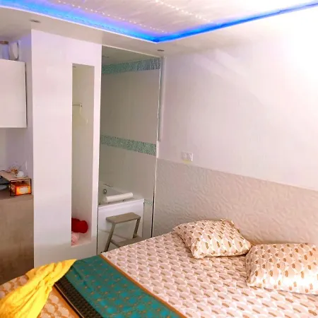 Centre Meuble Avec Jacuzzi ブロン