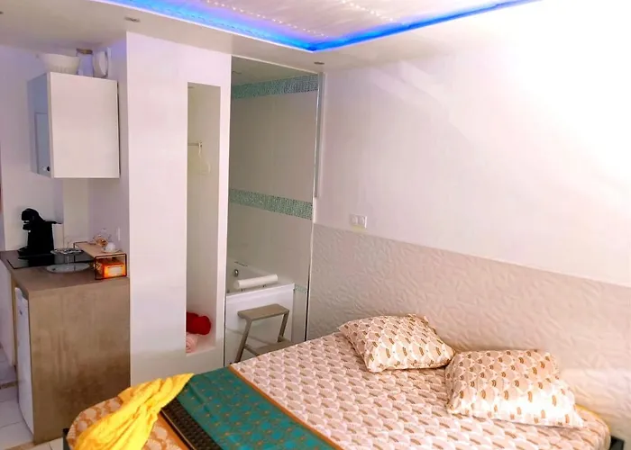 Centre Meuble Avec Jacuzzi بْرو