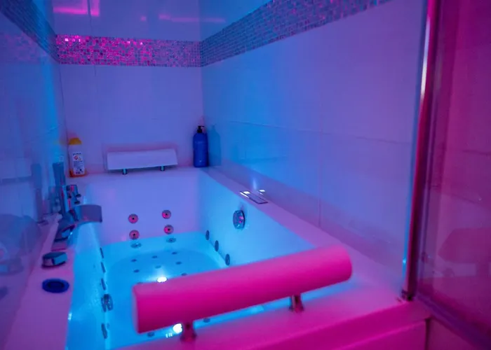 شقة Centre Meuble Avec Jacuzzi بْرو